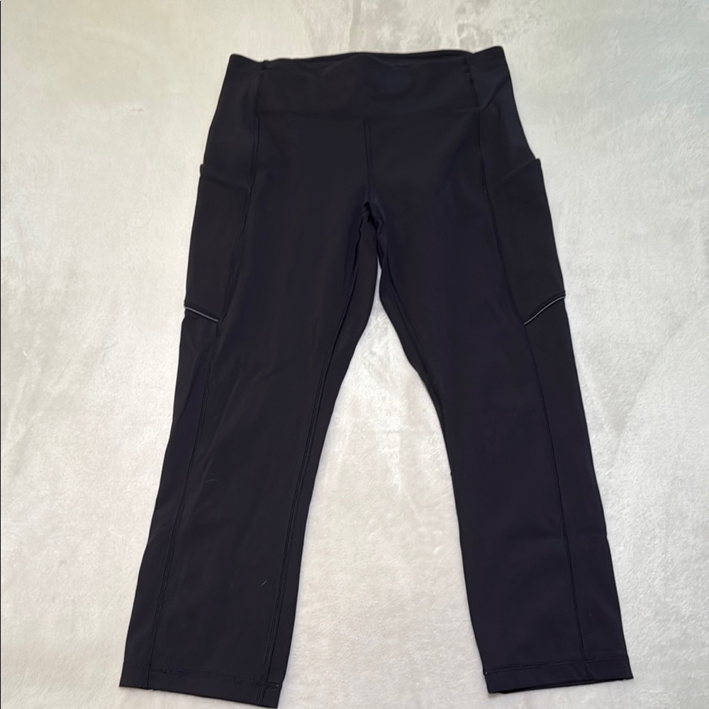 Lulu Lemon Capri Cut Athletic Leggings